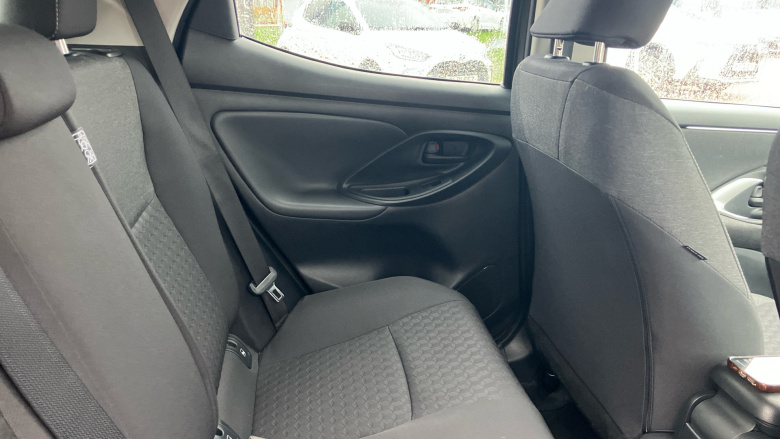 Toyota Yaris 1.5 Hybrid Design 5dr CVT Hybrid Hatchback